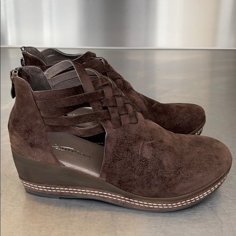 ANTELOPE TOYA PLATFORM WEDGES  NEW!  RARE FIND!